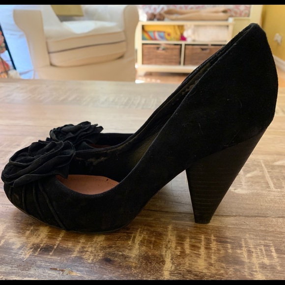 Heels - Picture 3 of 3